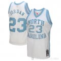 Camiseta Michael Jordan #23 NCAA North Carolina Tar Heels Mitchell & Ness 1983-84 Blanco