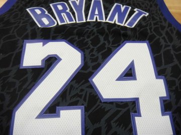 Camiseta Bryant #24 Leopard Light Loco Negro
