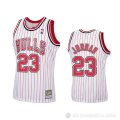Camiseta Michael Jordan #23 Chicago Bulls Reload Hardwood Classics Blanco