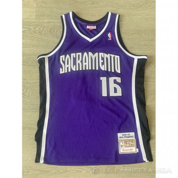 Camiseta Peja Stojakovic #16 Sacramento Kings Mitchell & Ness 2002-03 Violeta