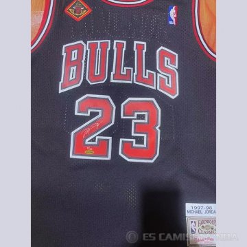Camiseta Michael Jordan #23 Chicago Bulls Mitchel & Ness 1997-98 Negro