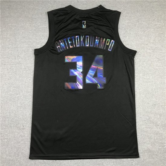 Camiseta Giannis Antetokounmpo NO 34 Milwaukee Bucks Iridescent Logo Negro - Haga un click en la imagen para cerrar