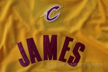 Camiseta James #23 Cleveland Cavaliers Amarillo