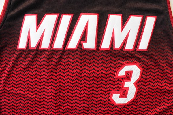 Camiseta Wade #3 Heats Resuenan Moda Rojo Negro - Haga un click en la imagen para cerrar